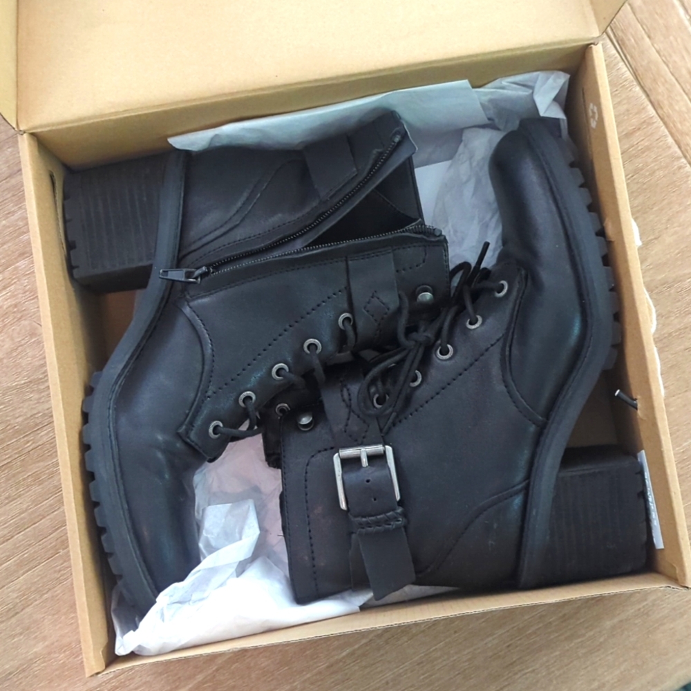 Zodiac Lace-Up Lug Sole Boots